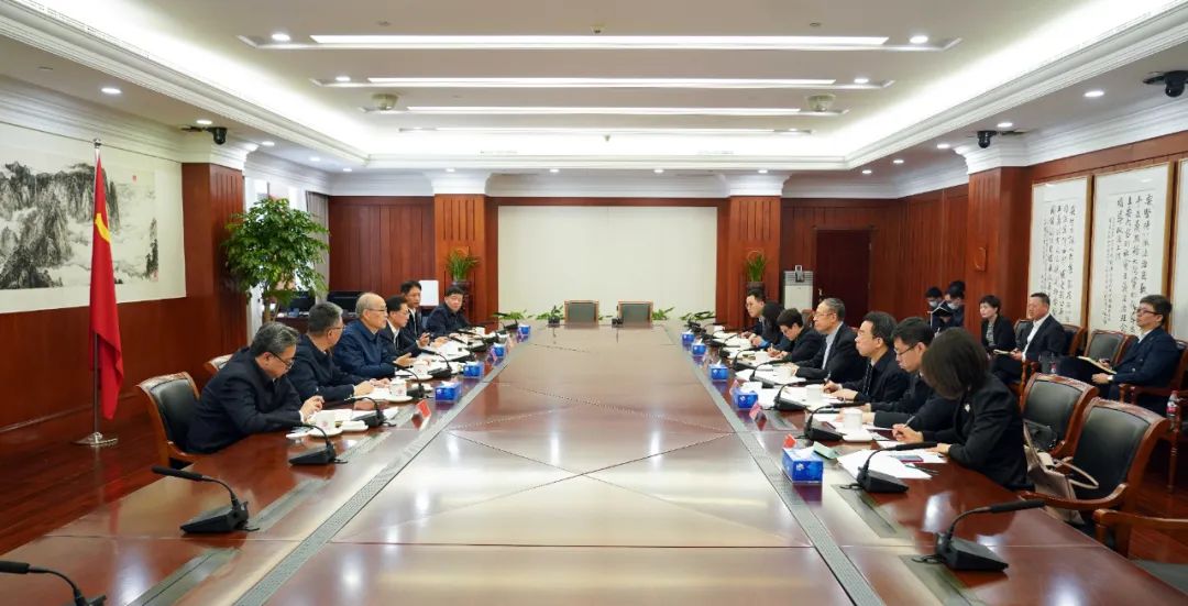 张军与万立骏一行座谈 强调做深做实涉侨权益保护工作 凝聚推进中国式现代化建设的强大向心力